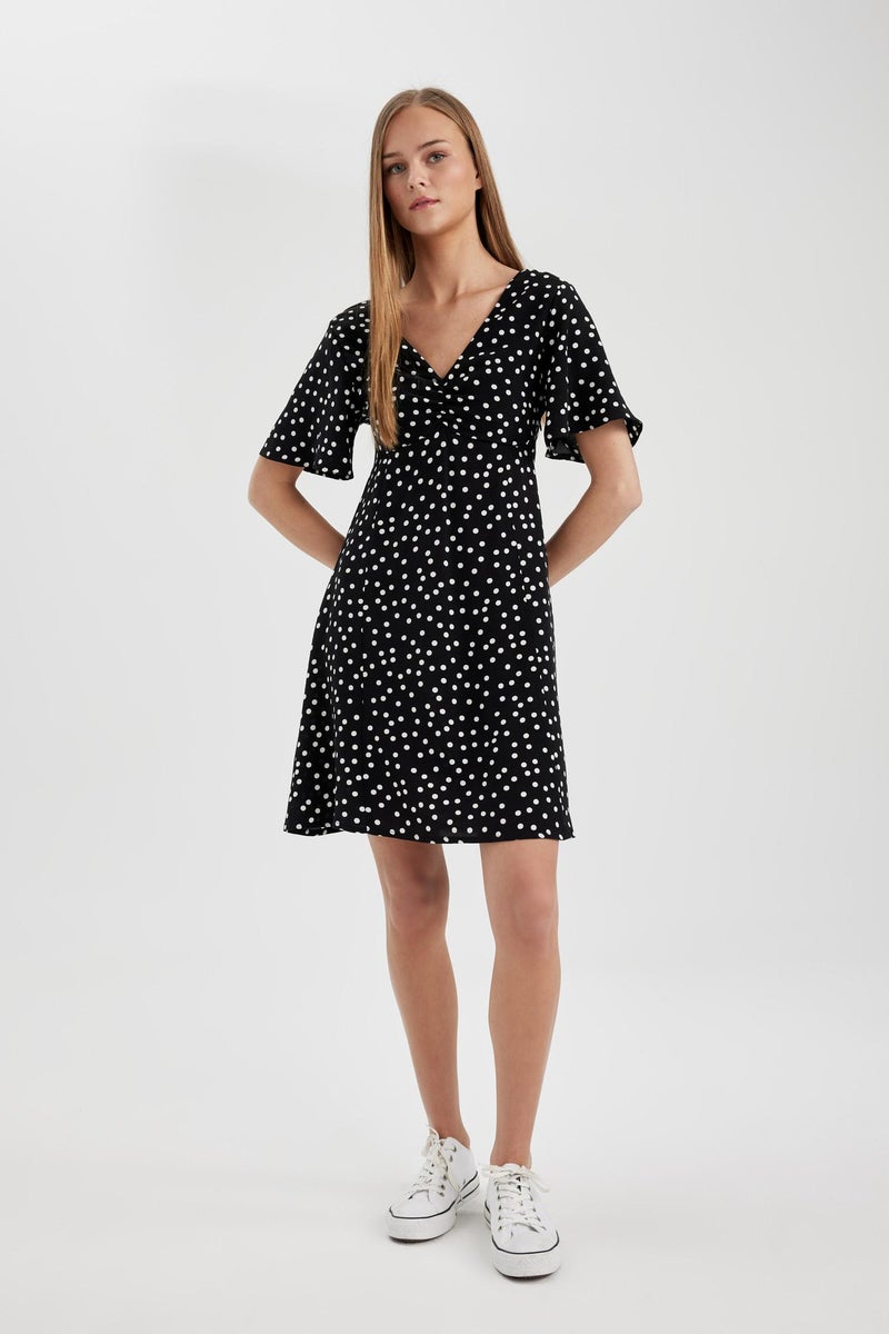 DeFacto Black Woman V-Neck Floral Mini Dress Casual - Image 5
